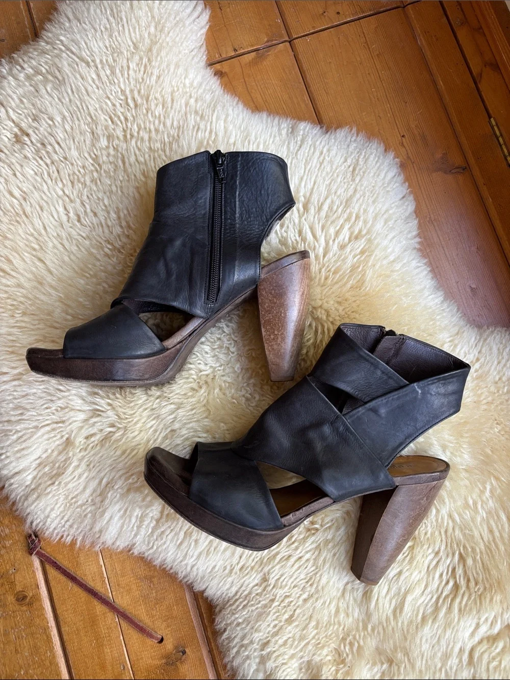 Coclico Fabiano Texas Black Leather Heels